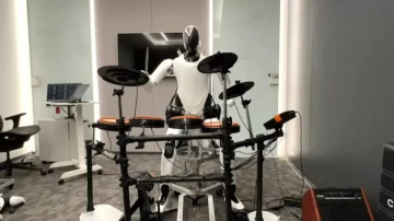Робот от Xiaomi овладел навыком игры на барабанной установке