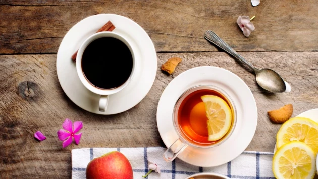 Исследователи изучили связь употребления чая и кофе с сохранением бодрости