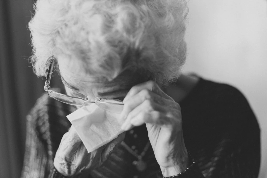 MedicalXpress: Ученые выяснили, почему у женщин чаще развивается болезнь Альцгеймера