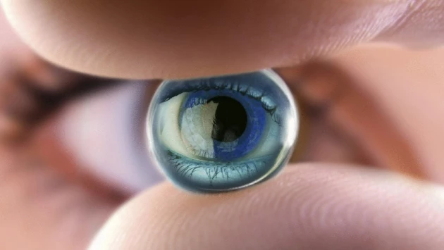 На мировой рынок могут выйти контактные линзы, которые позволяют увеличивать изображение в мгновение ока