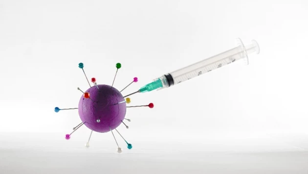 Ученые рекомендуют онкологическим пациентам получить не менее трех доз вакцины от COVID