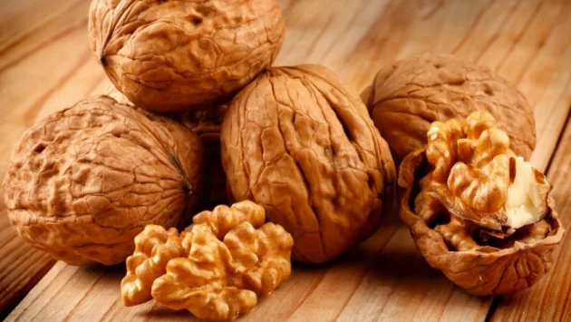 Грецкие орехи положительно влияют на индекс массы тела, холестерин и уровень сахара