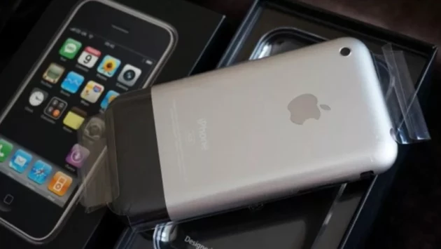 Новый iPhone первого поколения продали на аукционе за 63 356 долларов