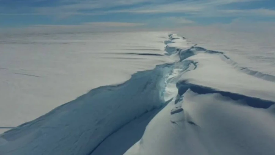 Айсберг размером с Большой Лондон откололся от шельфового ледника Антарктиды