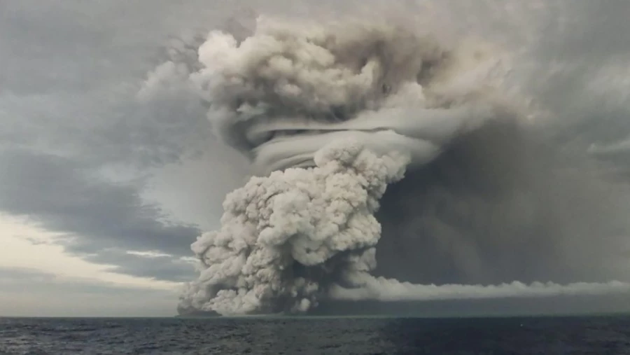 Учёные РАН: пыль от извержения вулкана в 2022 году продырявила ионосферу