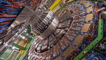 KP.RU: европейские физики заметили новую неизвестную силу на Большом адронном коллайдере