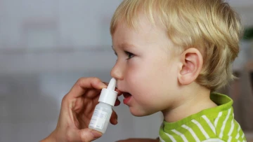 JAMA Pediatrics: Назальный солевой спрей может помочь детям отсрочить удаление миндалин
