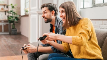 Психолог посоветовал видеоигры, секс и спорт для восстановления режима после праздников