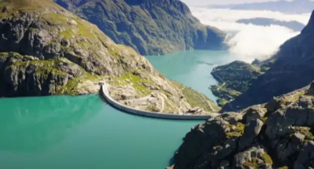 В Швейцарии запустили огромную водную батарею