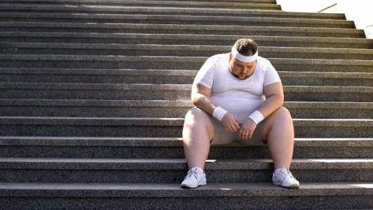 JAMA Netw. Open: Здоровый образ жизни не полностью компенсирует риски, связанные с ожирением