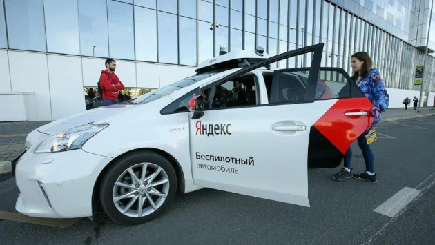Роботакси "Яндекса" начали работать без GPS и интернета в Москве