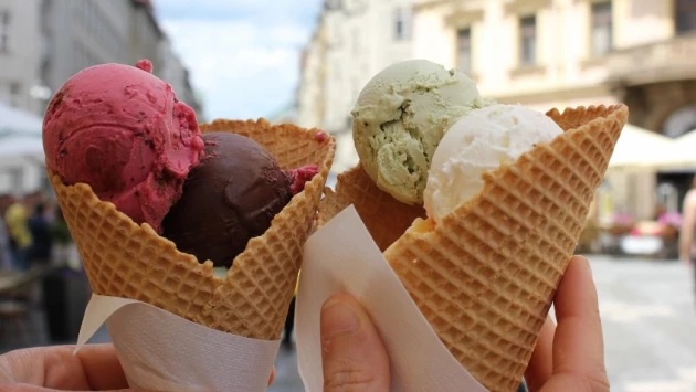 "Эвотор": женщины и офисные работники в РФ потребляют мороженое больше мужчин и домохозяек