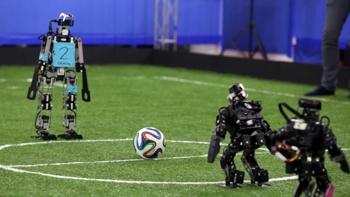 Турнир роботов по футболу. Футбол роботов. Робофутбол робот. Футбол робототехника. Соревнования роботов футбол.