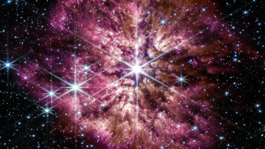 Запечатлен захватывающий снимок титанической звезды, которая вот-вот взорвется