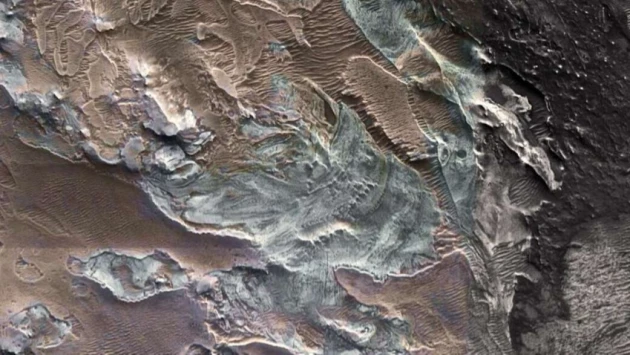 На Марсе нашли остатки соляного ледника, под которым может быть вода