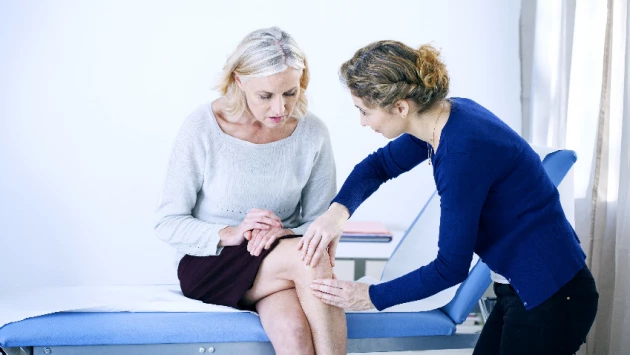Медики назвали процедуру, которая уменьшает боль при остеоартрите коленного сустава