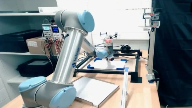 Робот, бросающий бумажные самолетики, дает инженерам представление об аэродинамике