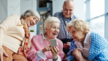 BMJ Journals: Общение увеличивает продолжительность жизни пожилых людей