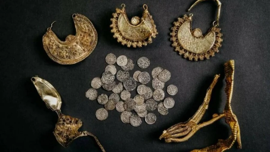 В Нидерландах найдены средневековые золотые и серебряные сокровища 1000-летней давности