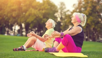 В Гарварде доказали, что йога улучшает скорость ходьбы и силу малоактивных пожилых людей