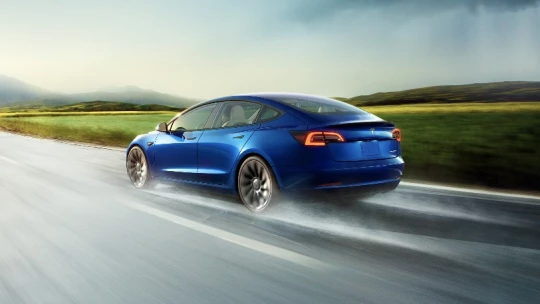 3DNews: Tesla научит электромобили парковаться по камерам