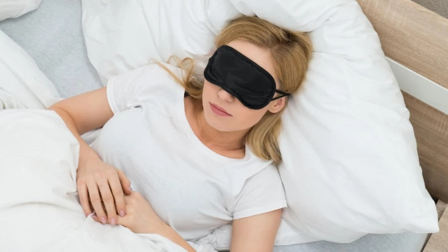 Sleep: Ученые выяснили, что сон в маске улучшает память