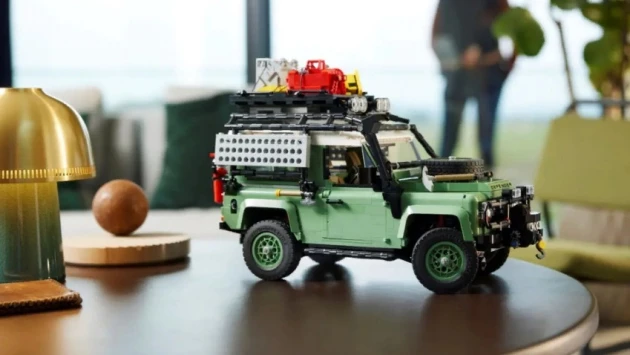 Lego представила новый набор с Land Rover Defender 90