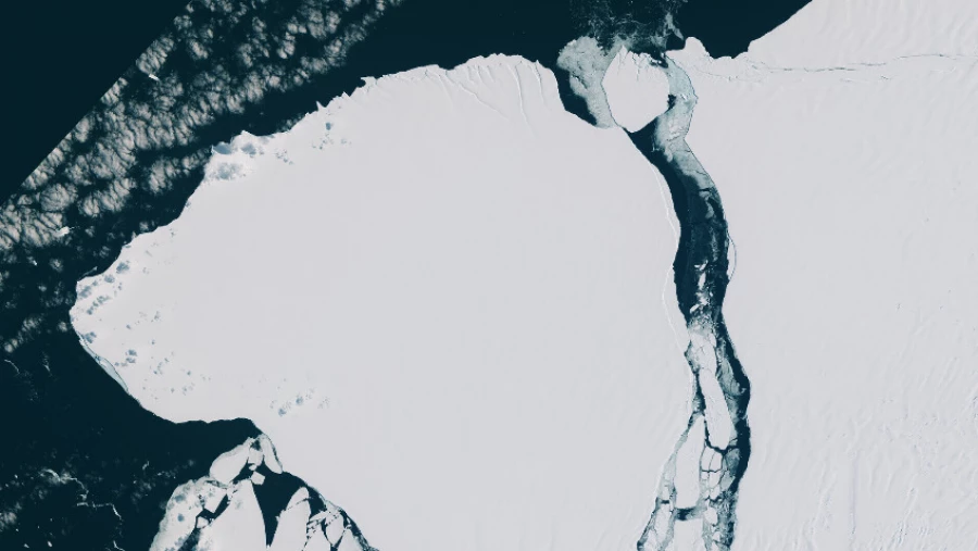Айсберг размером с Лондон угрожает судоходству в Атлантике