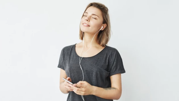 Исследователи обнаружили, что прослушивание любимой музыки усиливает эффект от лекарств