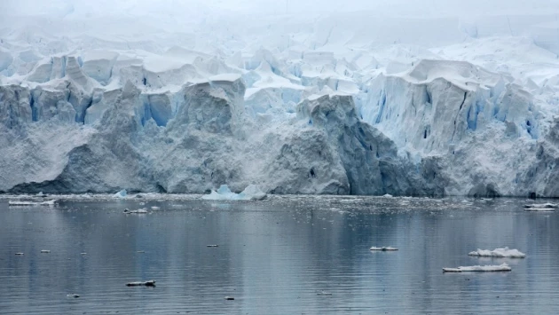 Ледник в Антарктиде треснул со скоростью 130 километров в час