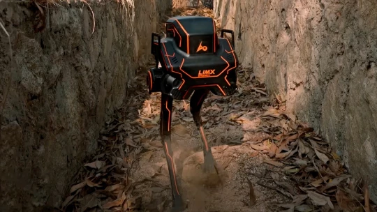 Двуногий робот LimX P1 похож на миниатюрный шагоход AT-ST из «Звездных войн»