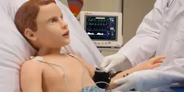 Робот-пациент научит врачей сочувствию с помощью реалистичных выражений боли