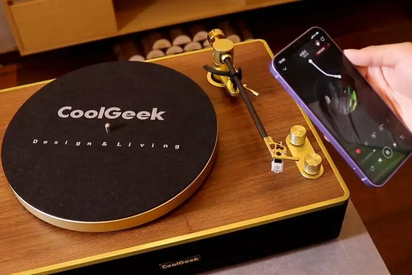 CoolGeek разработали ретро-проигрыватель с поддержкой Bluetooth