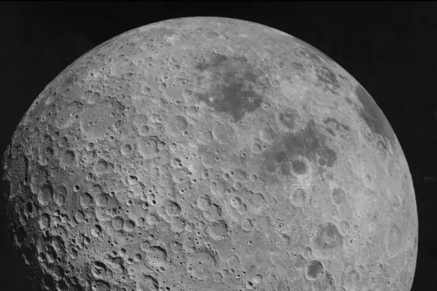 Китайская ракета столкнулась с Луной