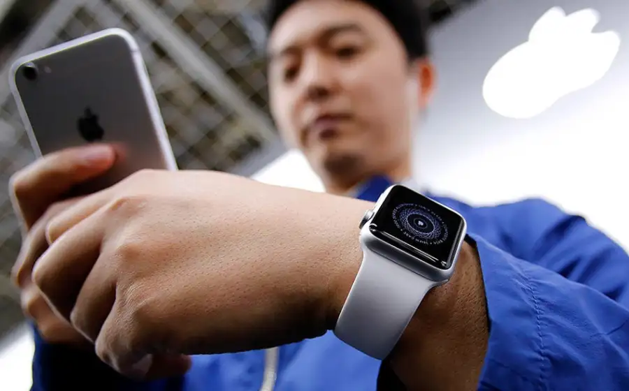 Apple подала патент на создание Apple Watch со встроенной камерой