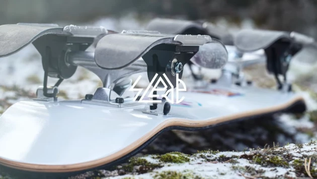 Гибрид скейта и сноуборда: в Финляндии изобрели новый способ скоростного спуска с гор