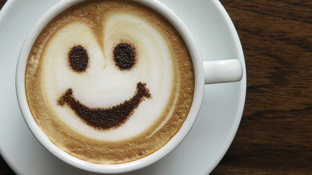 Nutrients: употребление от двух чашек кофе и чая в день улучшает здоровье сетчатки глаза