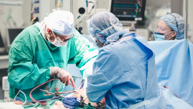 В Госдуму внесен законопроект, который запрещает врачам проводить операции по смене пола