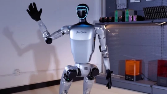 Робот Unitree G1 продемонстрировал впечатляющие навыки балансирования и выполнения рутинных задач