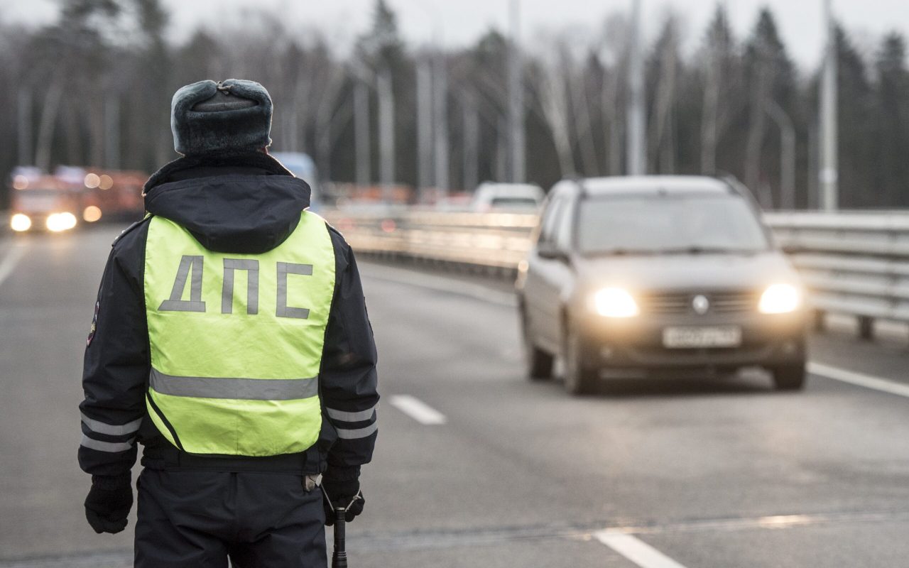 Автоюрист Егор Редин предостерёг водителей о штрафах за соответствующие сезону шины