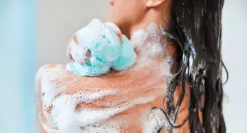 Учёные назвали части тела, которые не стоит мыть мылом