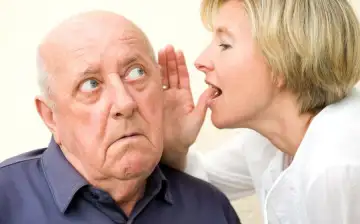 Специалисты сообщили, что проблемы со слухом могут быть связаны с развитием деменции