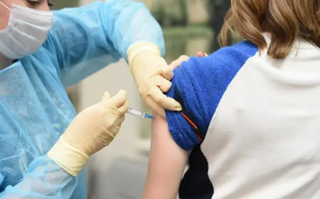 Учёные пытаются понять, почему реакция на вакцину у людей варьируется