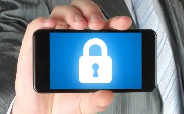 Эксперты посоветовали, как защитить мобильный телефон от слежки
