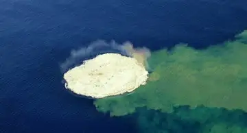 USGS: в Тихом океане зафиксировано извержение подводного вулкана Ахий