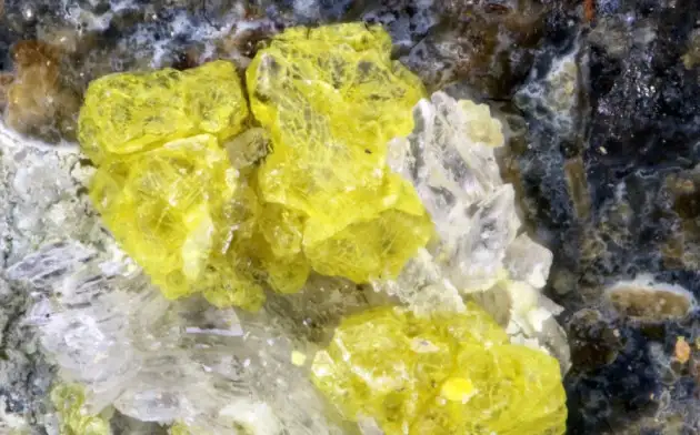 Materials: Российские учёные получили в лаборатории самый сложный на Земле минерал