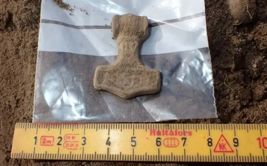 В Швеции на раскопках нашли "Молот Тора"
