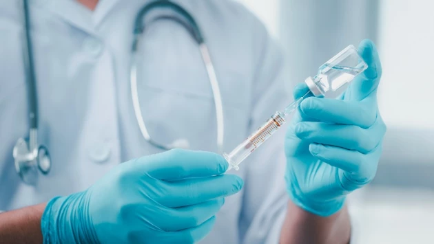 Ученые изучают эффективность живой вакцины против опоясывающего лишая