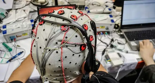 Российские учёные создали устройство для управления дронами электрическими импульсами мозга