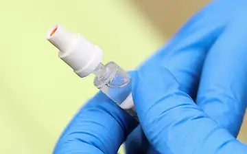 Guardian: клинические испытания назальной вакцины против COVID-19 провалились